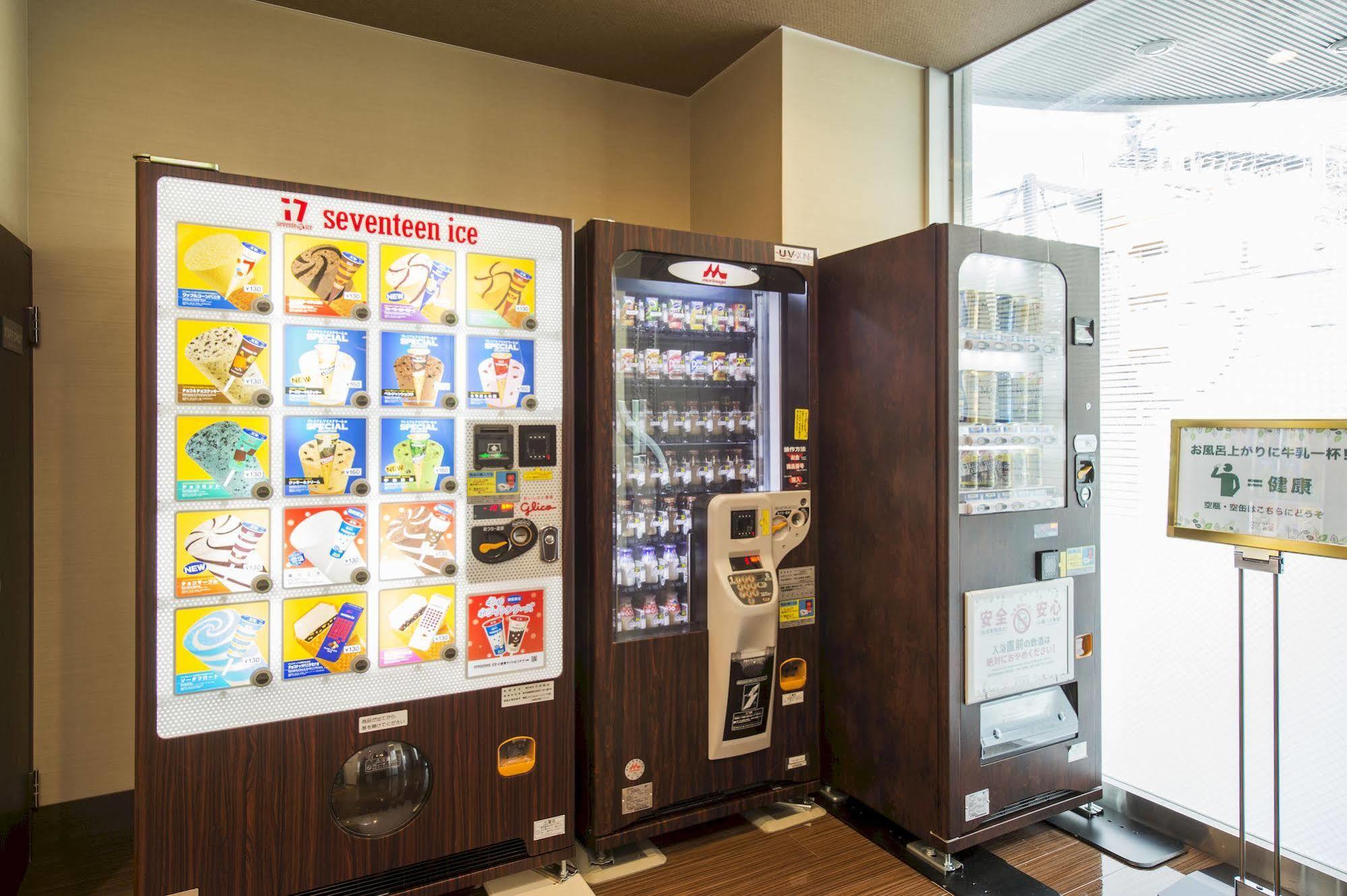 カプセルホテル 安心お宿 新宿駅前店 *